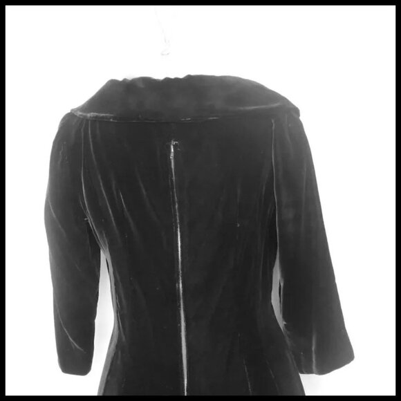 Black Velvet Cocktail Dress Vintage 50s Curvy Sheath with Sleeves - Sassy! - Picture 4 of 16